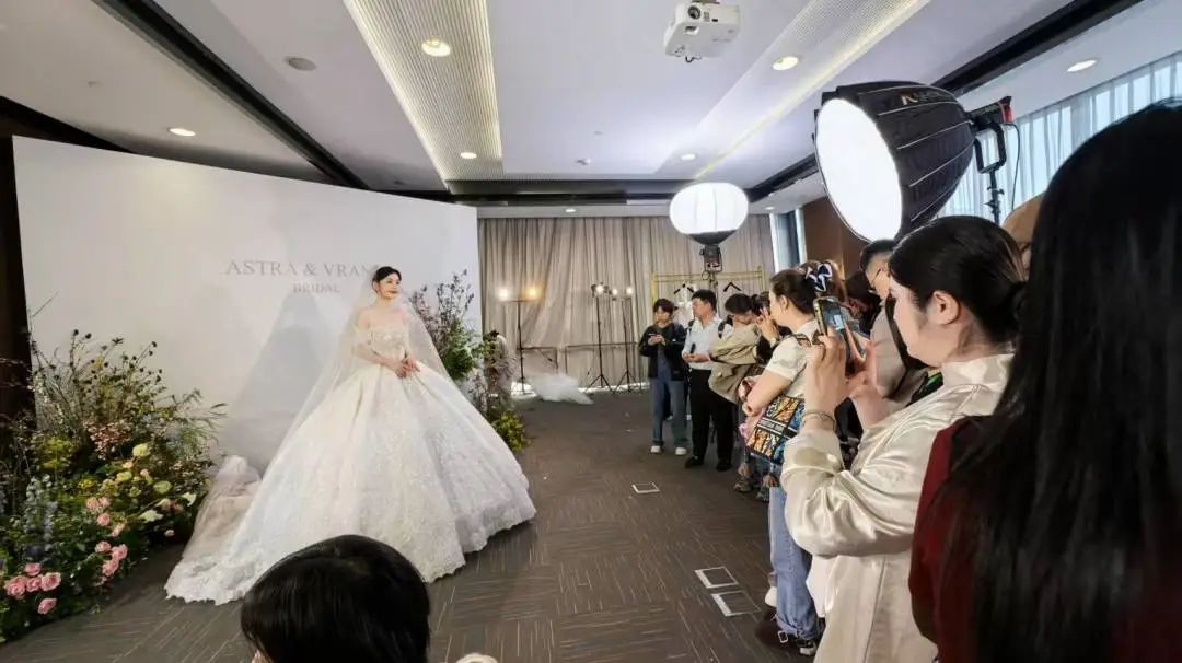 上海时装周官方合作糖心vlog
会AW2025 BRIDAL MODA盛大开幕